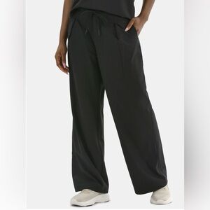 NWT - FeatherStretch Pleated Trousers.